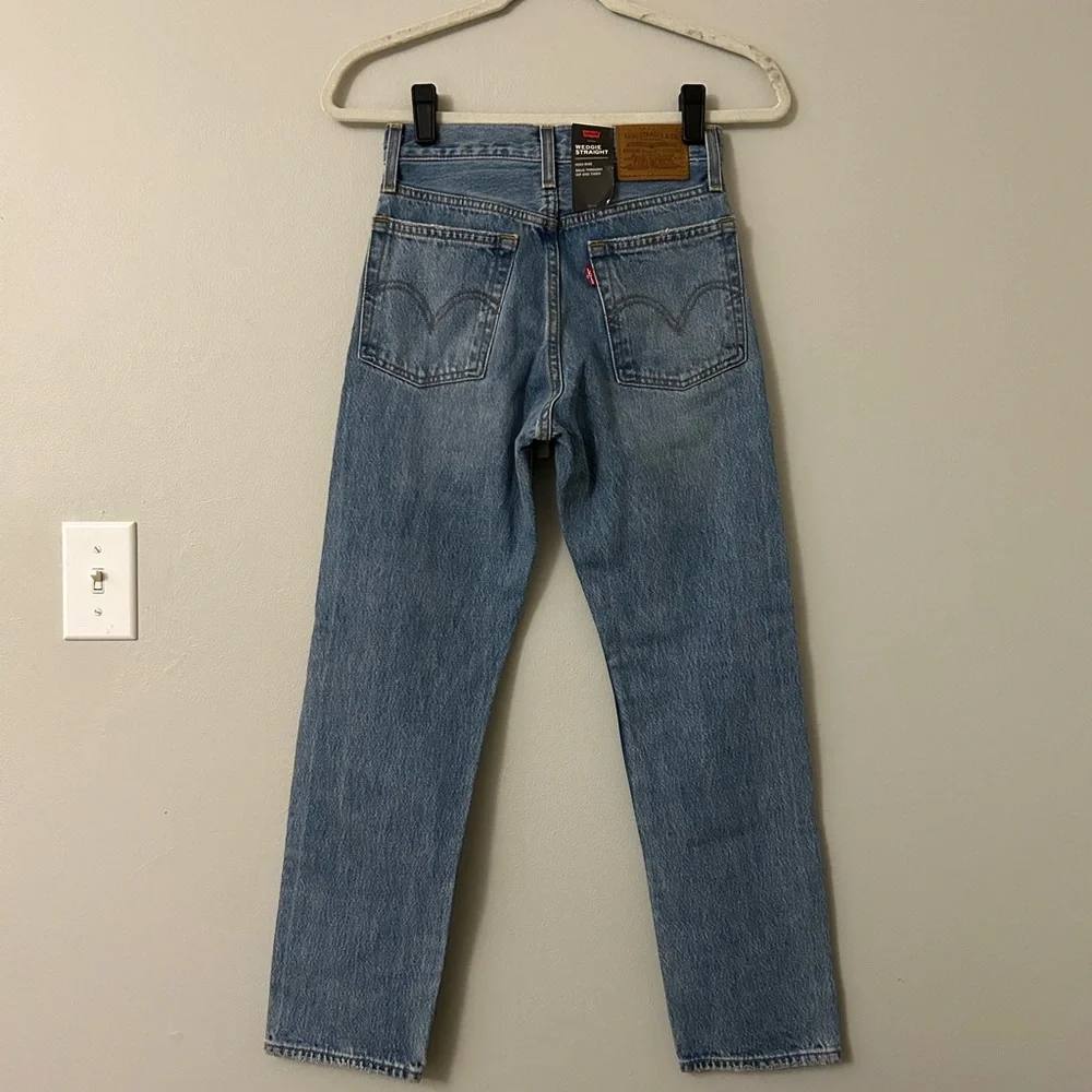 NWT Levi’s Wedgie Straight High Rise Jeans - Picture 2 of 9